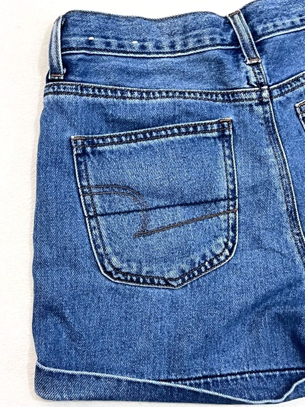 American Eagle Outfitters Women’s Mom Short Blue Denim Cuffed Jean Shorts Size 4 - Picture 14 of 16